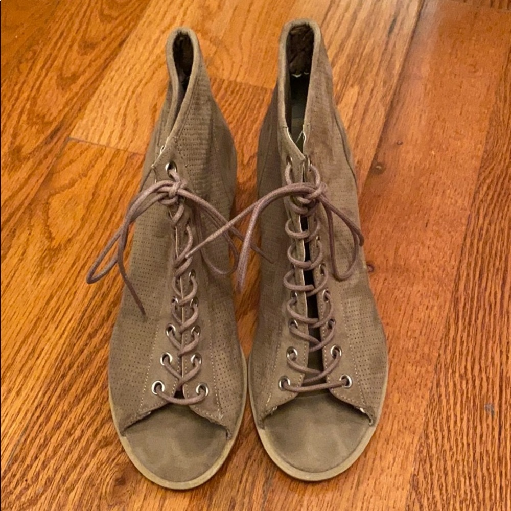 Soft brown open- toed wedges